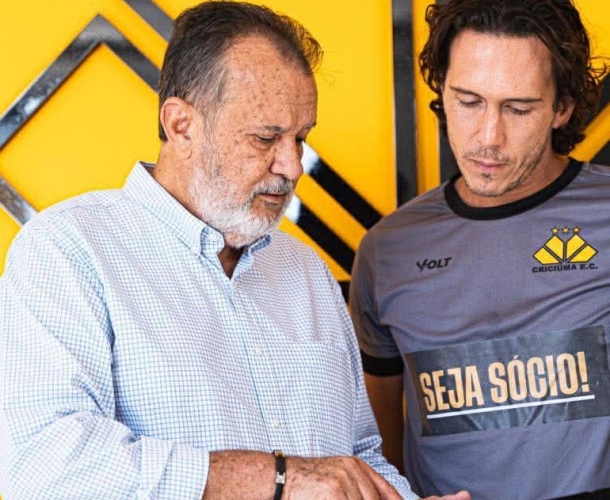 Artilheiro do estadual, Nicolas recebe a medalha Norberto Hoppe