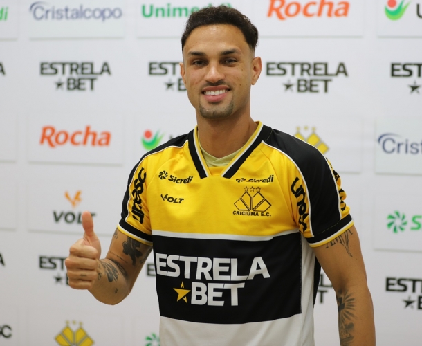 Atacante Serginho é apresentado oficialmente