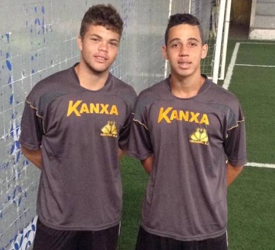 Atletas da base recebem kits 