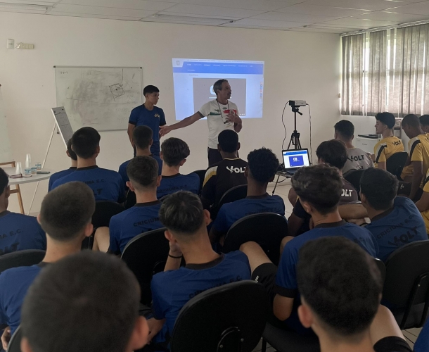 Atletas da base recebem palestra sobre arbitragem 