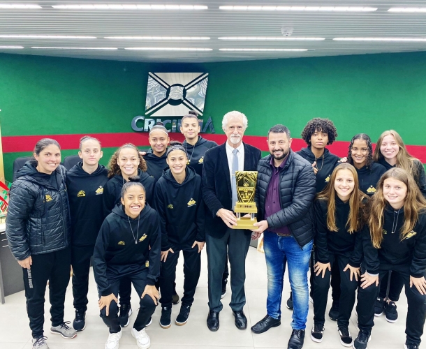 Atletas que representaram o município na Olesc são homenageados 