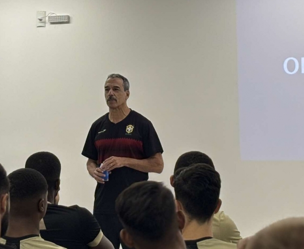 Atletas recebem palestra sobre novas diretrizes de arbitragem