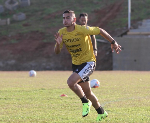 Barreto renova com o Criciúma