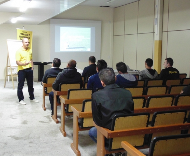 Base participa de palestra sobre treinamento