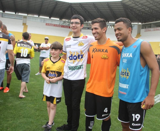 Carinho da torcida antes da batalha