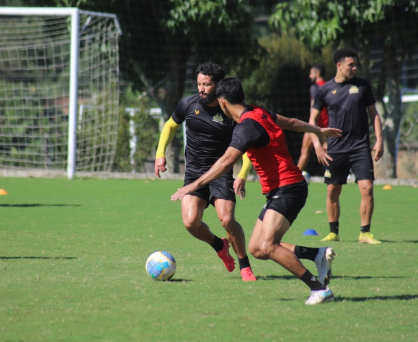 Com jogos-treino agendados, elenco inicia a semana de trabalho