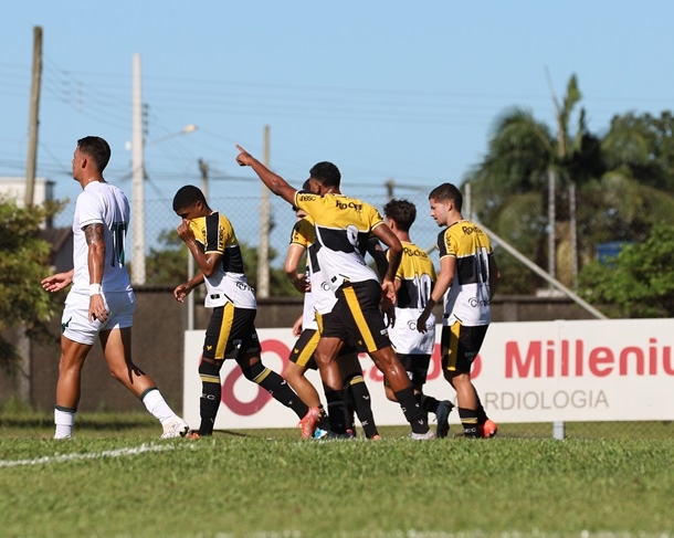 Com três de Popó, Tigre vence o Goiás nos Aspirantes