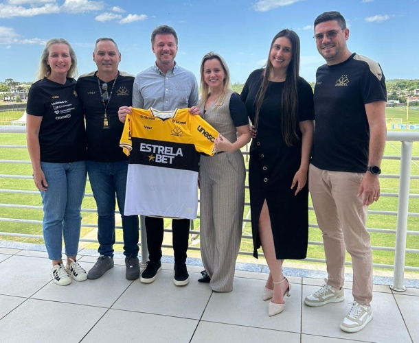 Coordenador da Federação Acadêmica de Futebol visita o CT