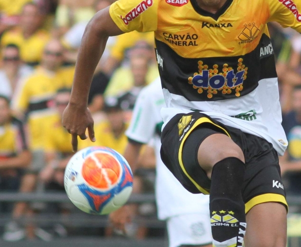 Criciúma apresenta reforço