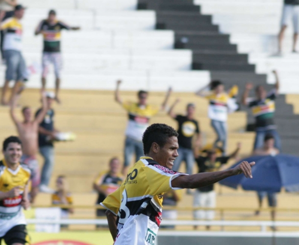 Criciúma bate o Figueirense