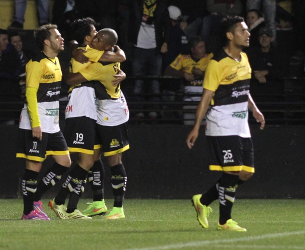 Criciúma bate o São Paulo