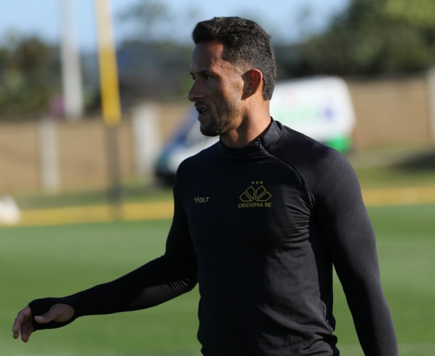 Criciúma e Fortaleza duelam no Heriberto Hülse