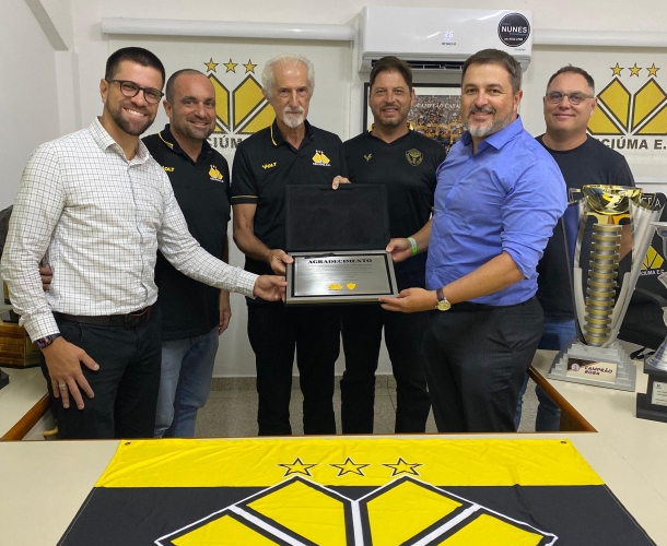 Criciúma E.C. homenageia Banco Safra por contribuição ao projeto 