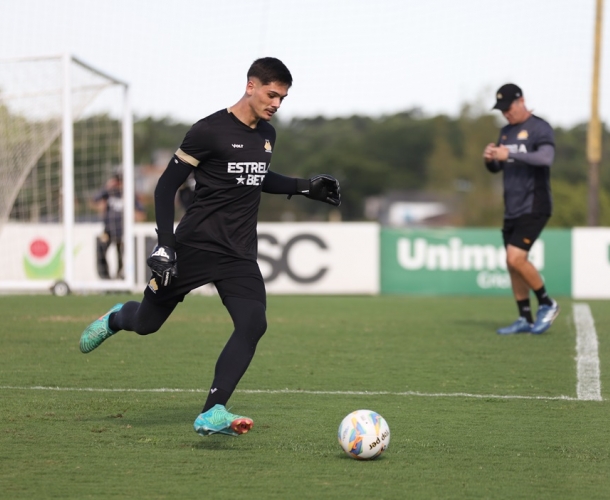 Criciúma enfrenta o Figueirense em Florianópolis
