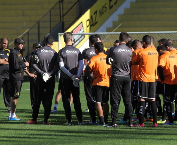Criciúma enfrenta o Fluminense no HH