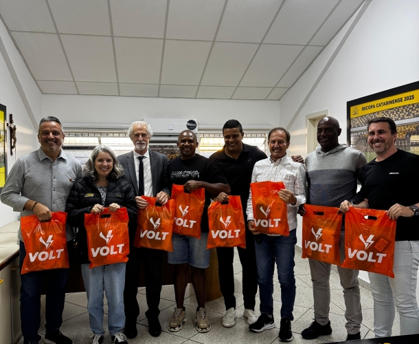 Criciúma entrega novos uniformes ao Criciúma Legends