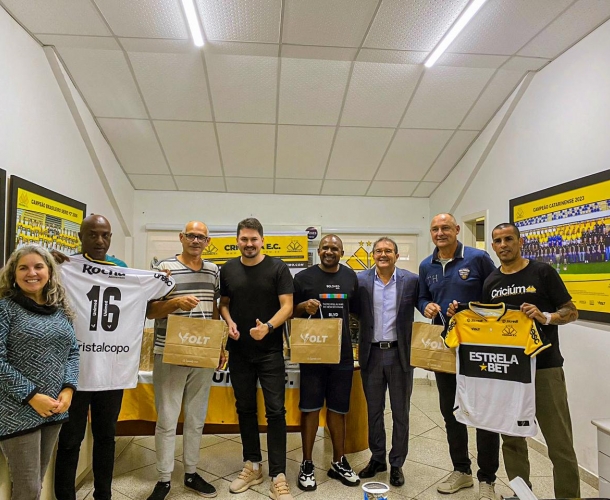 Criciúma Esporte Clube Legends recebe novos uniformes da Volt para disputa de amistosos