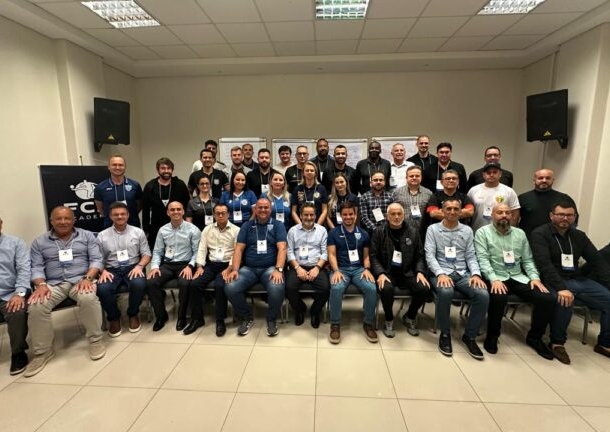 Criciúma marca presença em workshop de base promovido pela FCF