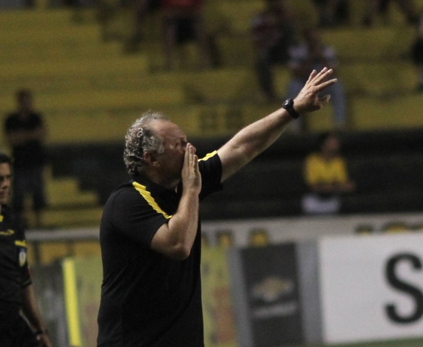 Criciúma muda treinador e auxiliar