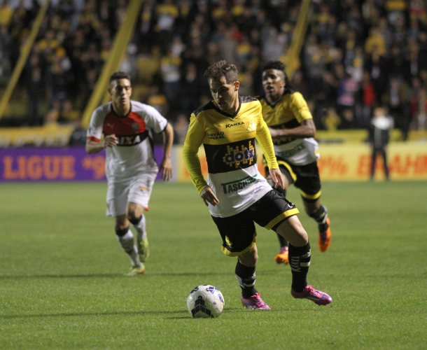 Criciúma perde para o Vitória