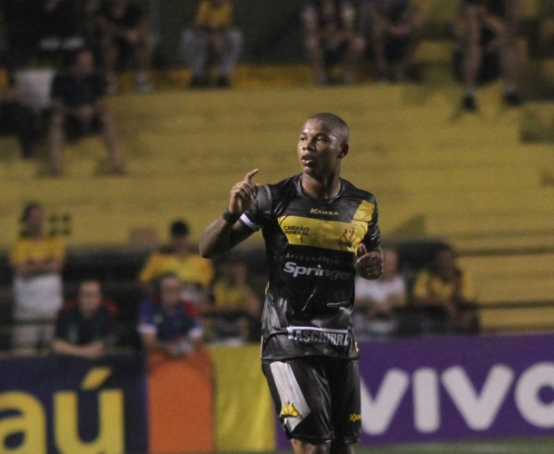 Criciúma vence o Goiás no Heriberto Hülse