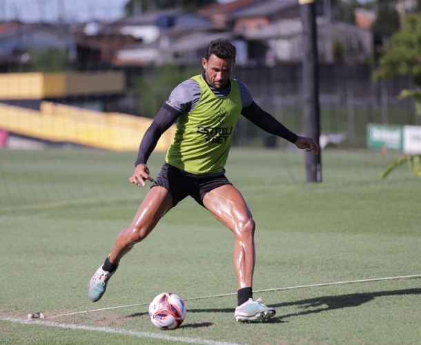 Elenco faz o primeiro trabalho técnico no gramado