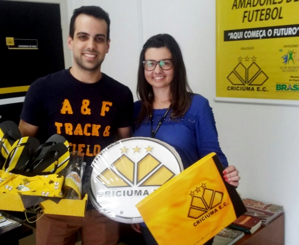 Sócio recebe kit oficial 