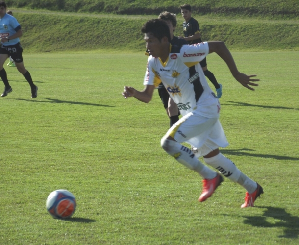 Infantil faz 10 a 0 no Academia de Futebol 