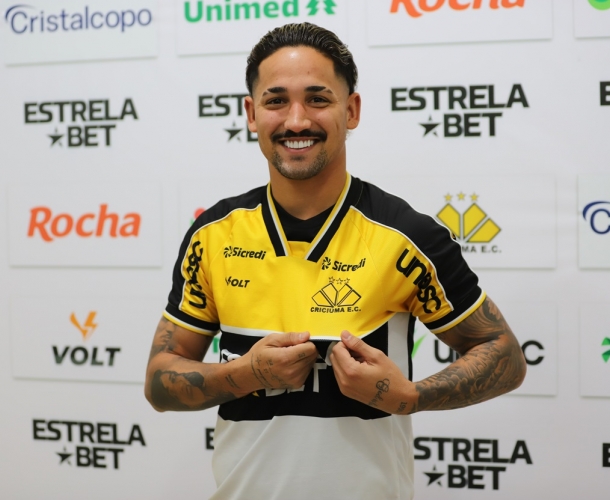 Jhonata Robert é apresentado oficialmente