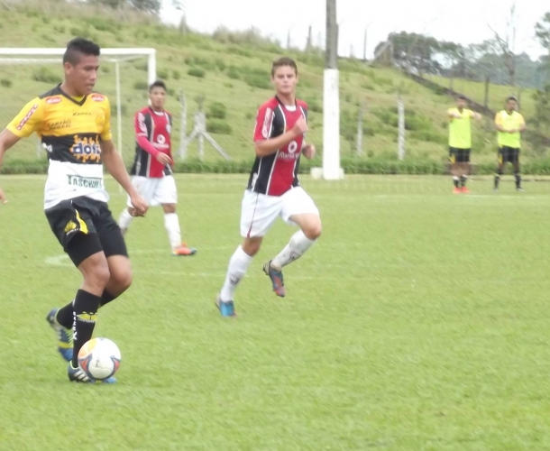 Júnior garante vaga na decisão do Estadual