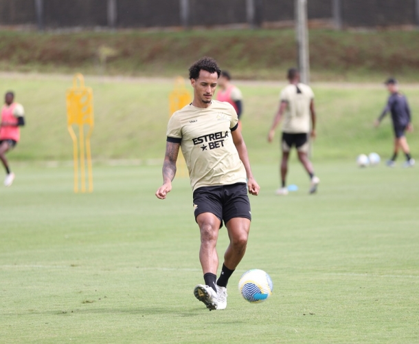 Manhã de sábado com treino técnico e tático