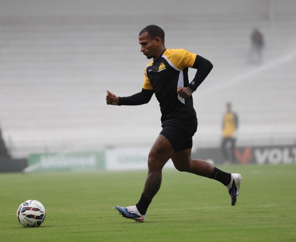 Manhã de treinamento tático no gramado do HH
