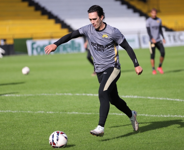 Manhã de treinamento tático no Heriberto Hülse 