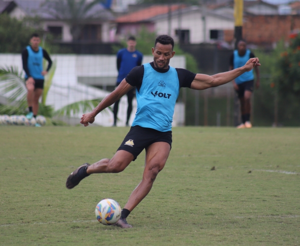 Manhã de treinamento técnico e tático 