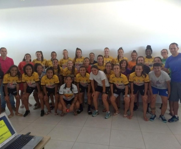 Palestra para a equipe feminina