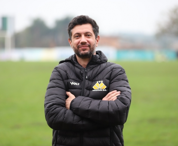 Rodrigo Leitão retorna como auxiliar do profissional e técnico do Sub-23