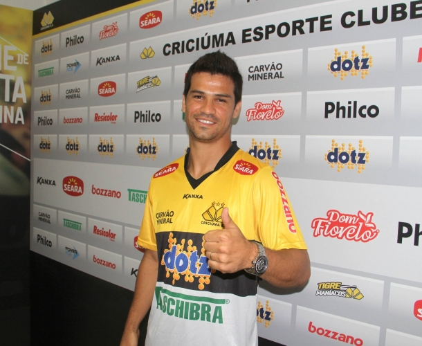 Rogério reforça lateral do Tigre