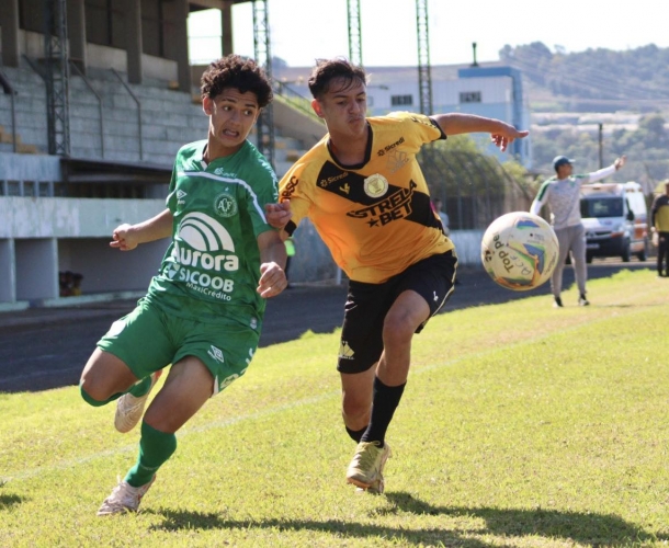 Sub-17 vence e Sub-15 tem resultado negativo no Oeste