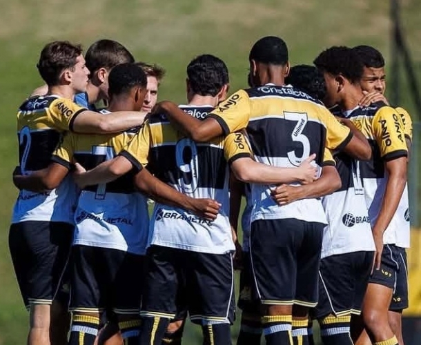 Sub-20 vence e assume a liderança do Catarinense