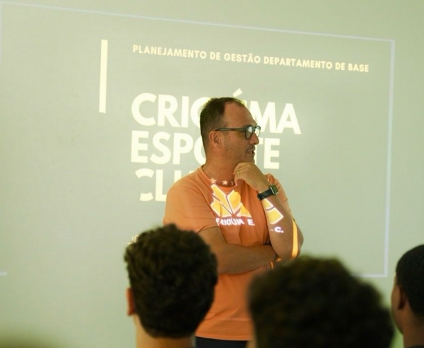 Tarde de reapresentação do sub-17 no CT do Tigre