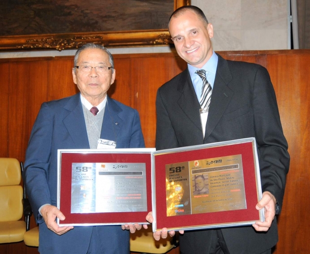 Técnico do Criciúma recebe prêmio internacional