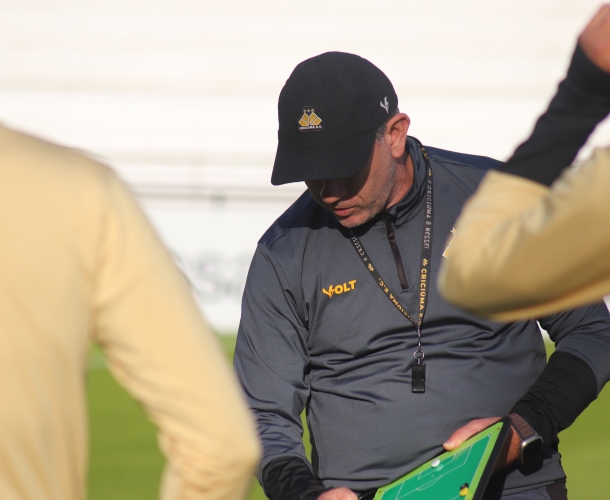 Tencati comanda mais um treino tático no HH