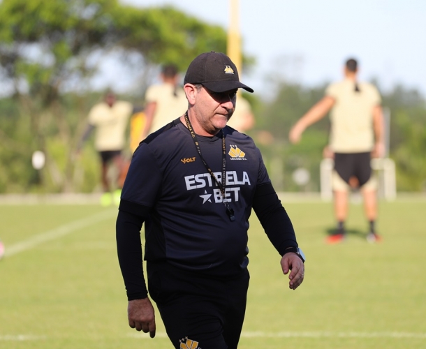 Tencati faz treino técnico e tático com foco no Internacional