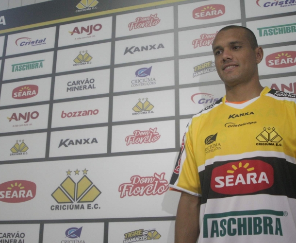 Tigre apresenta atacante goleador