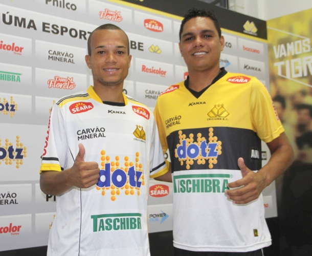 Tigre apresenta volante e meia