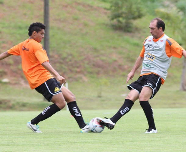 Tigre faz primeiro treino com bola em 2014