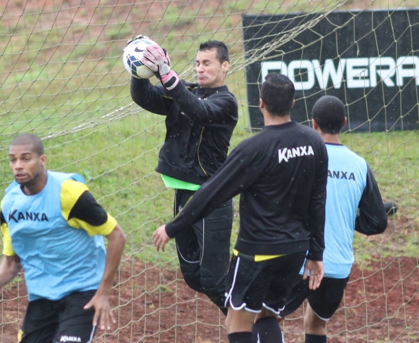 Tigre faz tático antes de jogo treino