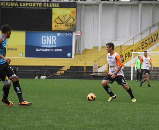 Tigre faz treino tático no HH