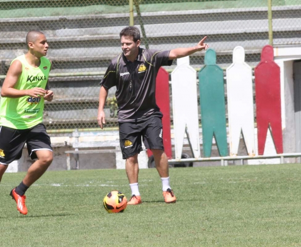 Tigre faz último treino no Rio
