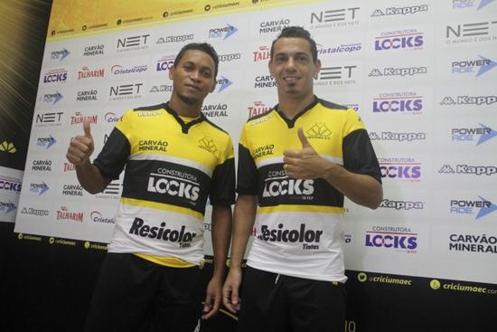 Tigre se reforça com meia e atacante